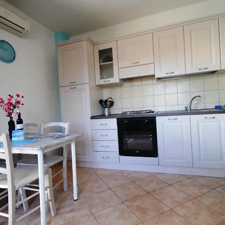 Sonnige Ferienwohnung In Mit Grossem Garten Apartamento Orosei