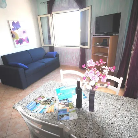 Sonnige Ferienwohnung In Mit Grossem Garten Apartamento