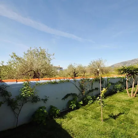 Sonnige Ferienwohnung In Mit Grossem Garten Orosei